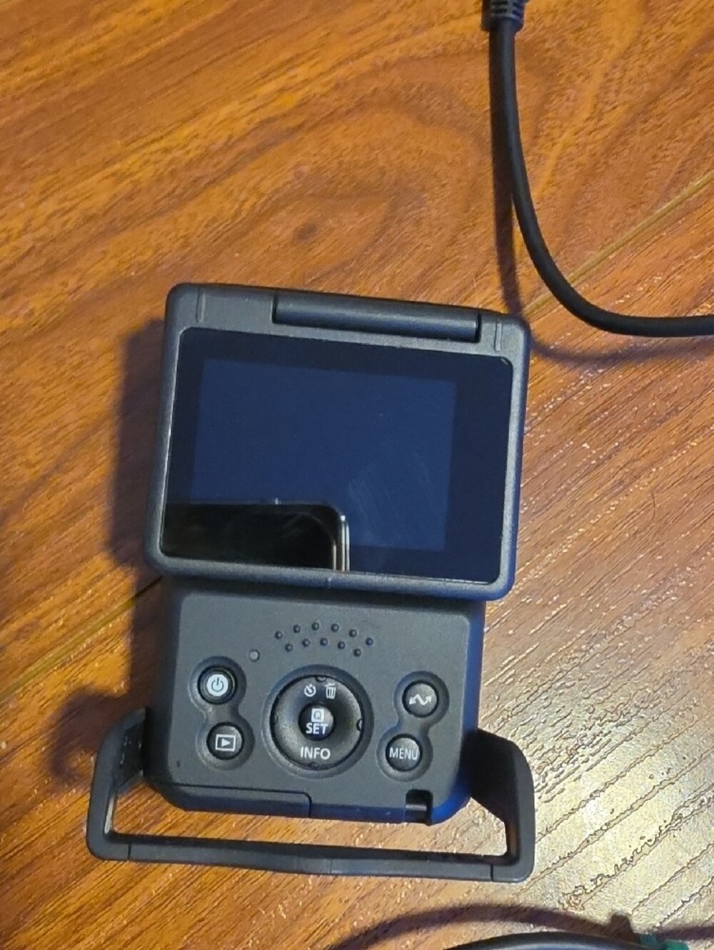 Canon V10 Vlogging Camera With Built In Stand - Picture 6 of 6